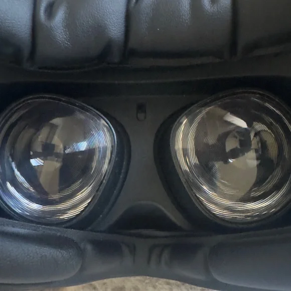 Quest 2 VR Headset - Wireless Virtual Reality Headset Only - Picture 5 of 8